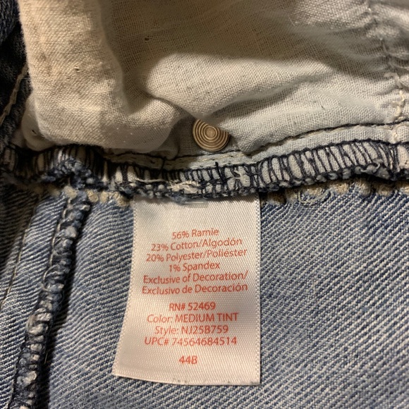 No Boundaries Women’s Jeans shorts - Picture 6 of 7